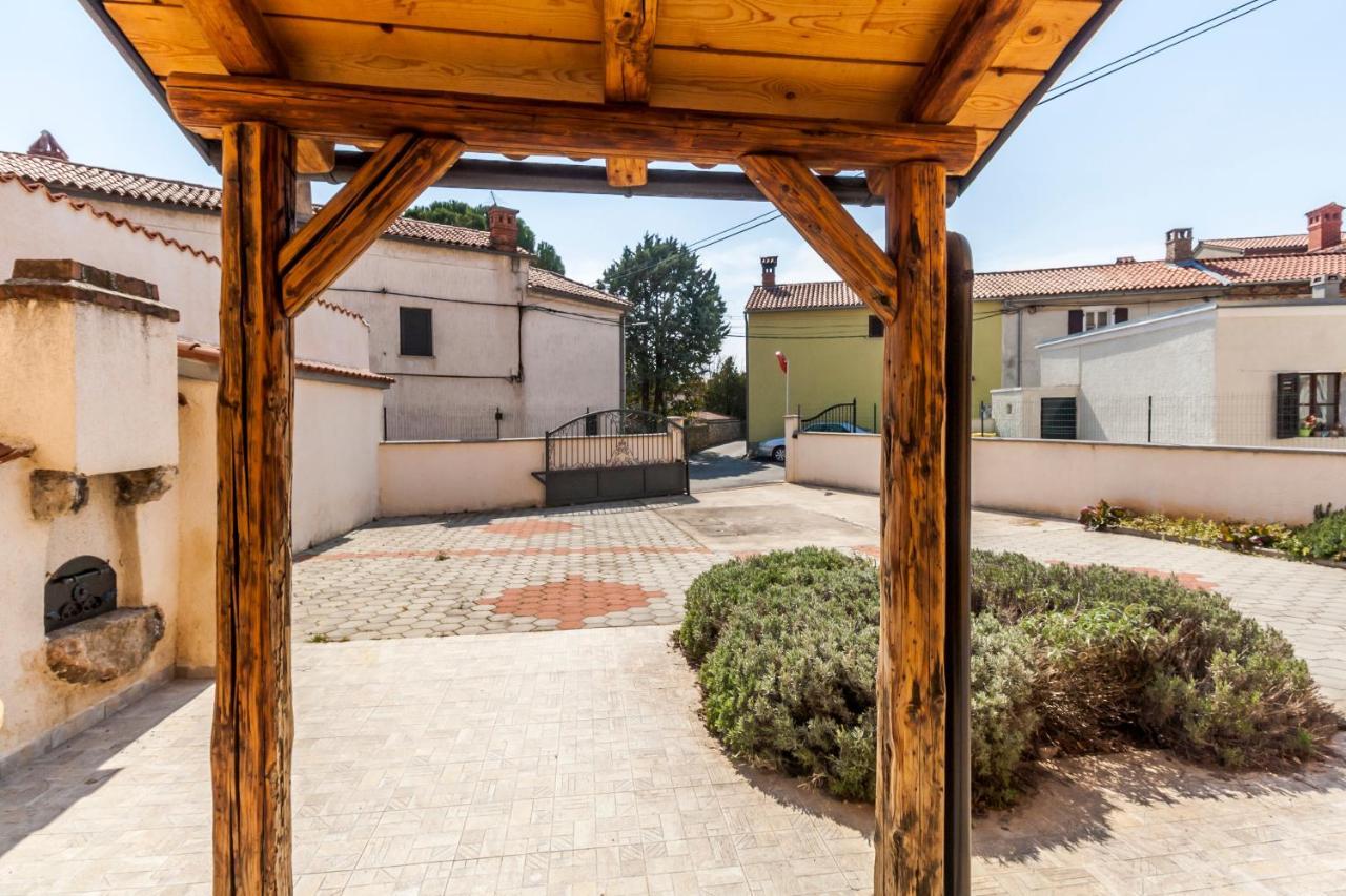 House Krizanic In Marcana, Istria, With 2 Apartments, Total 9 Guests Buitenkant foto