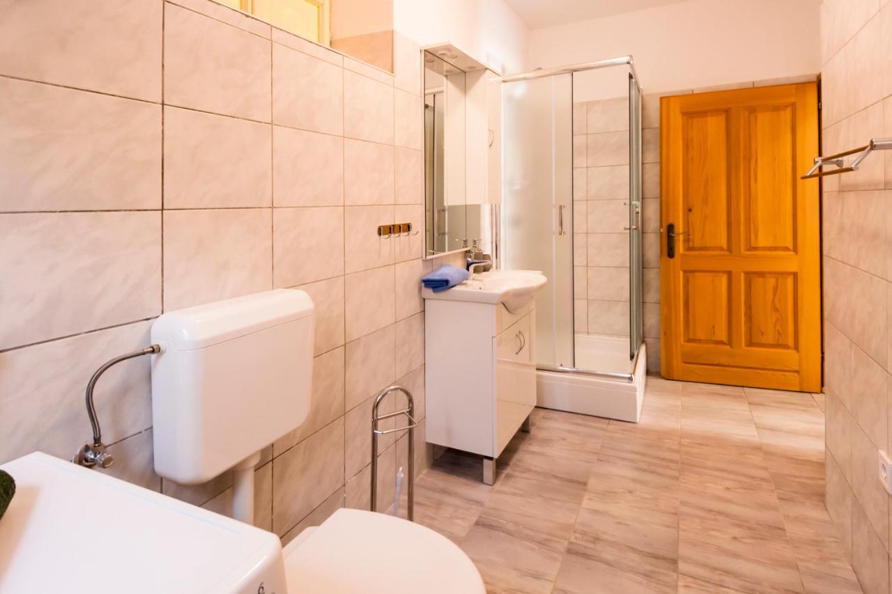 House Krizanic In Marcana, Istria, With 2 Apartments, Total 9 Guests Buitenkant foto
