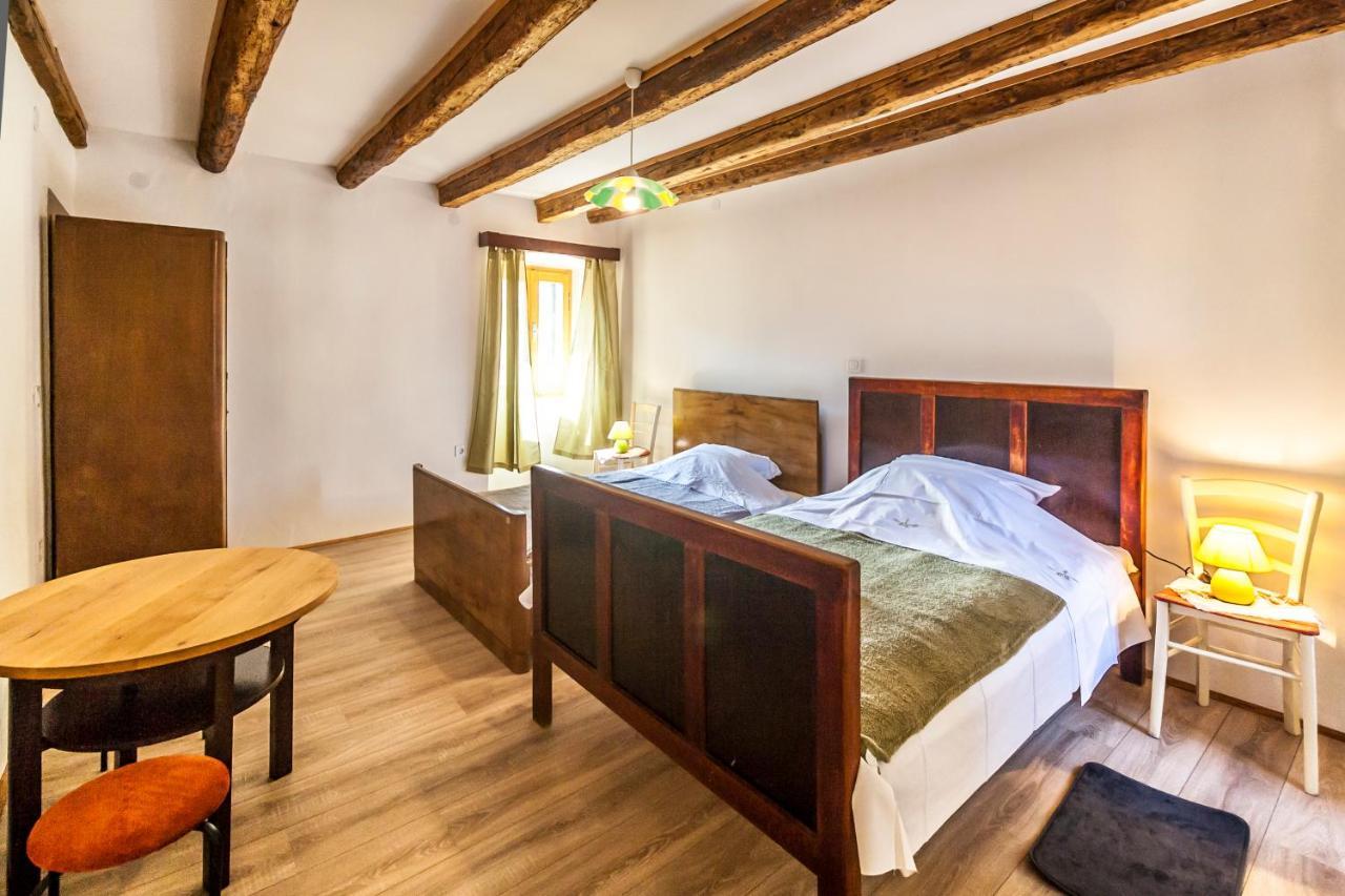 House Krizanic In Marcana, Istria, With 2 Apartments, Total 9 Guests Buitenkant foto