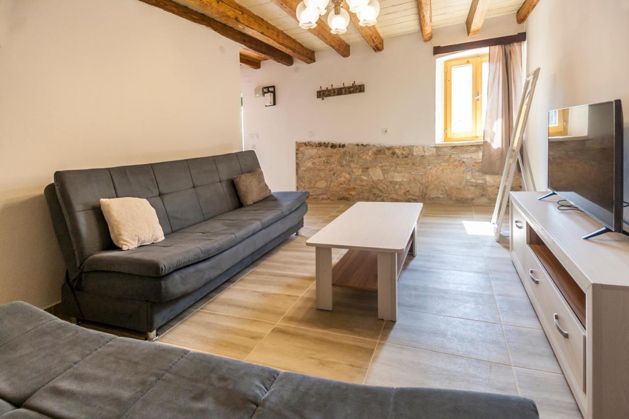 House Krizanic In Marcana, Istria, With 2 Apartments, Total 9 Guests Buitenkant foto