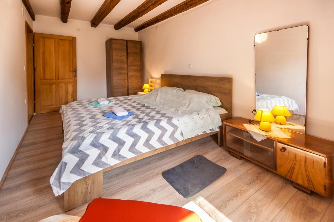 House Krizanic In Marcana, Istria, With 2 Apartments, Total 9 Guests Buitenkant foto